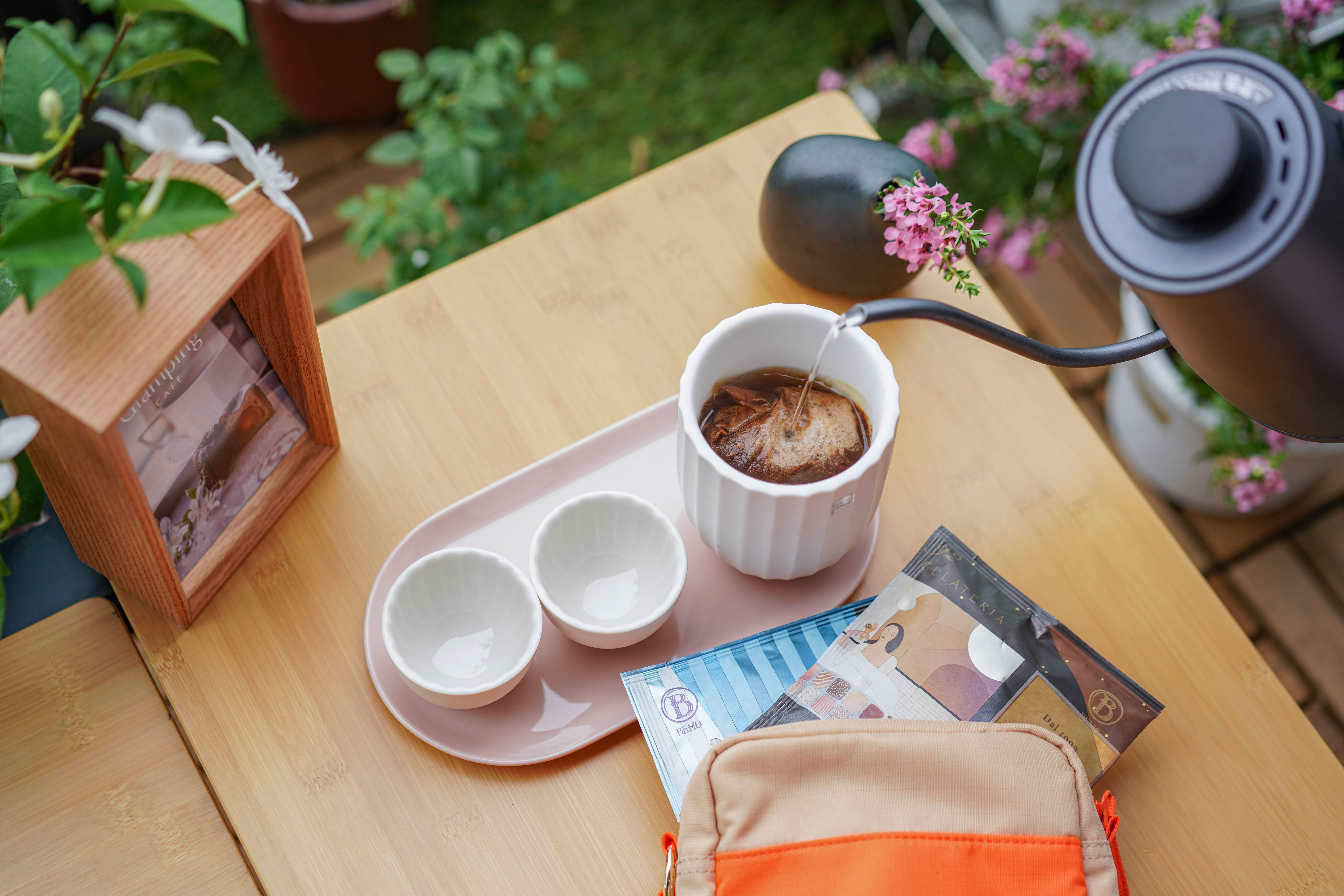 let's cafe plus bemo cafe