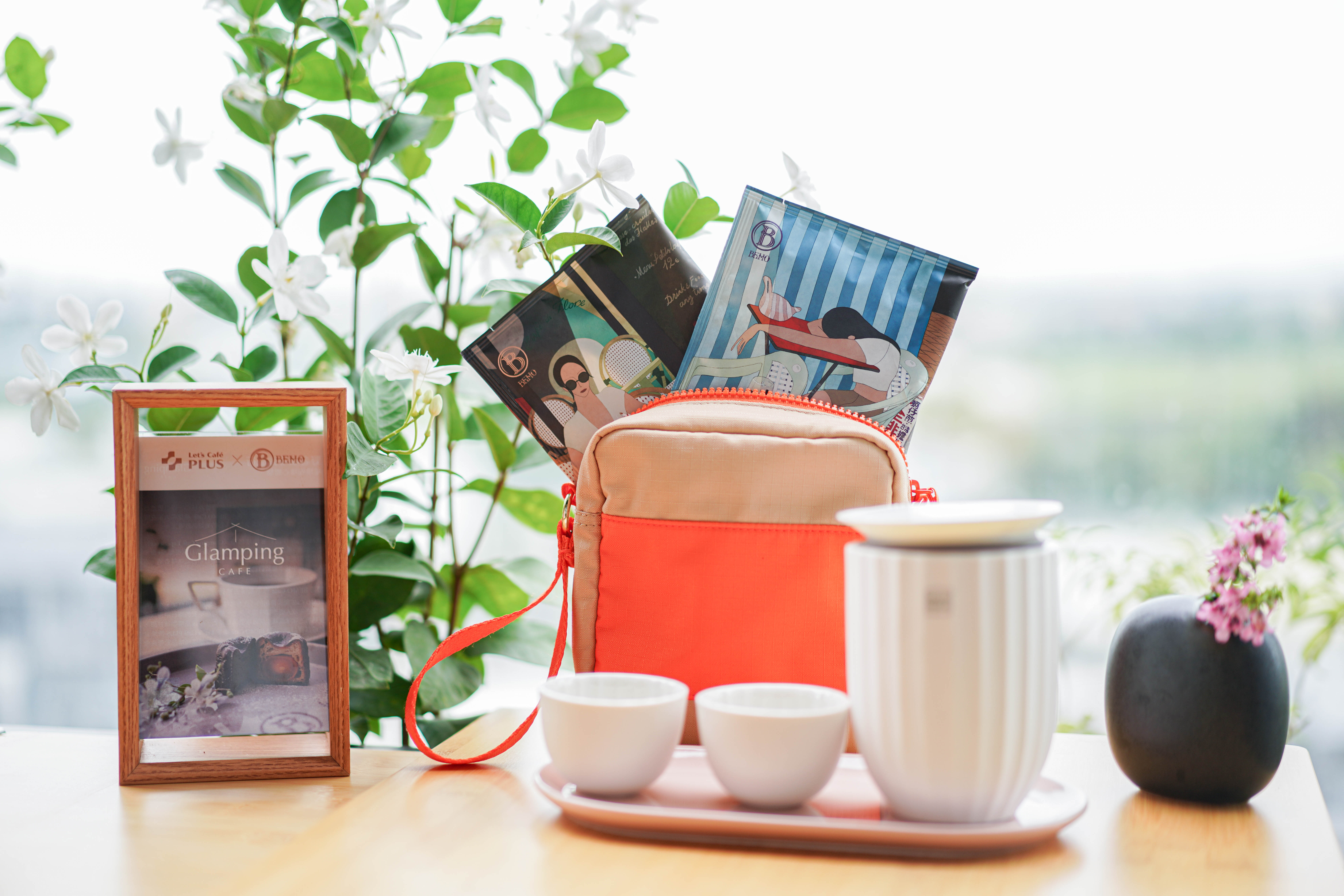 let's cafe plus bemo cafe