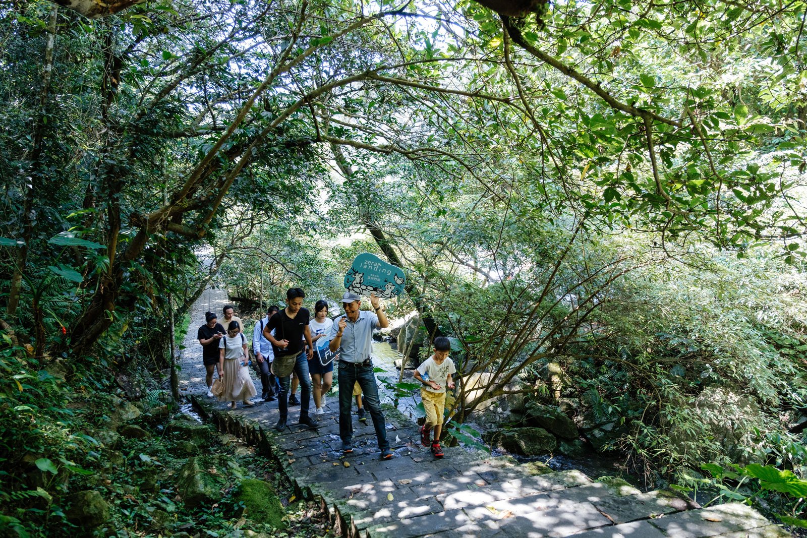 FIN Tour - 吳總經理介紹五峰旗瀑布登山步道的歷史與文化