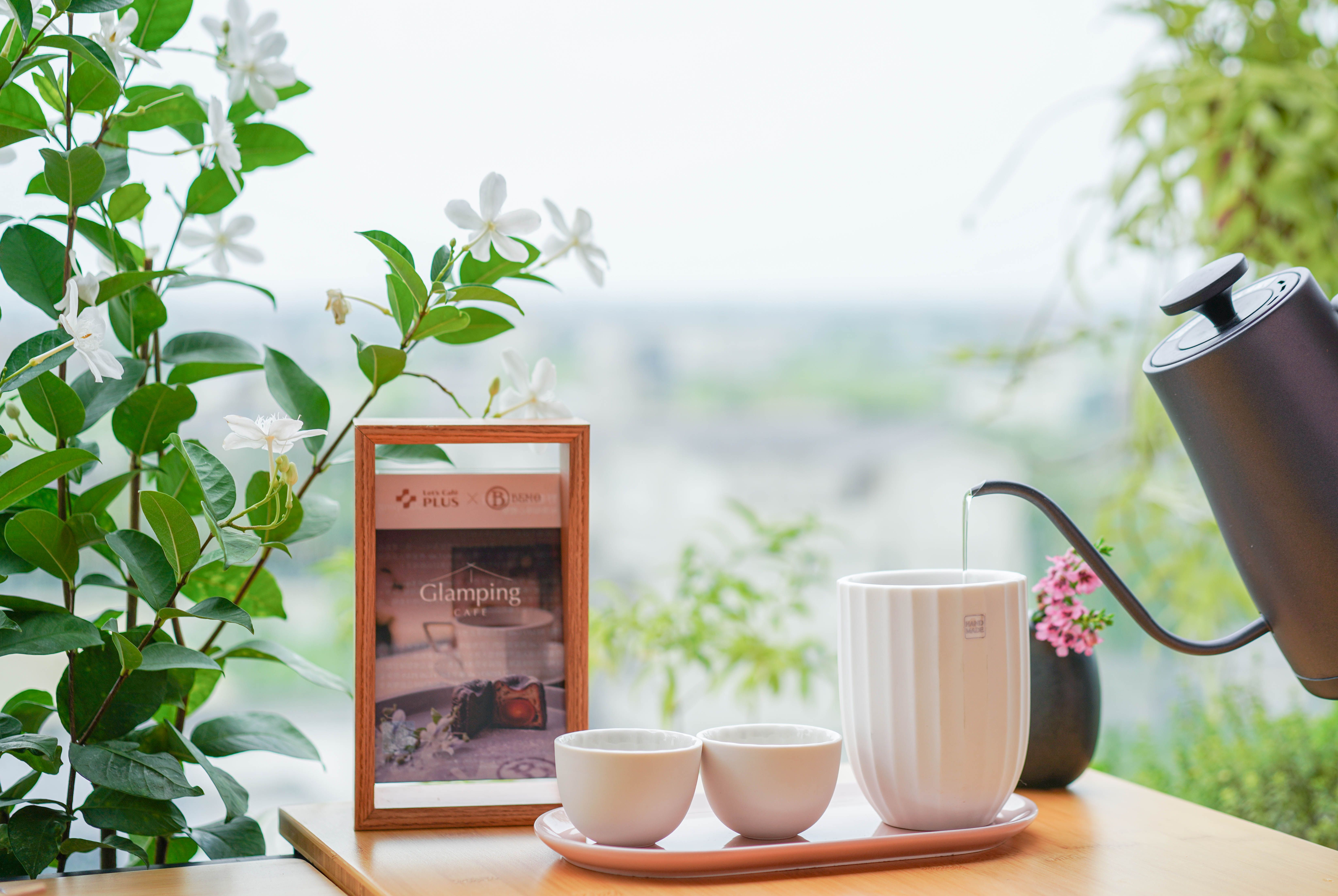 let's cafe plus bemo cafe